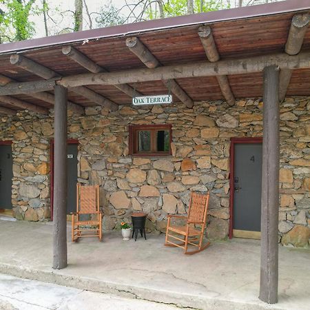 The Furry Lodge Double Ste 2&3 Уейнсвил Екстериор снимка