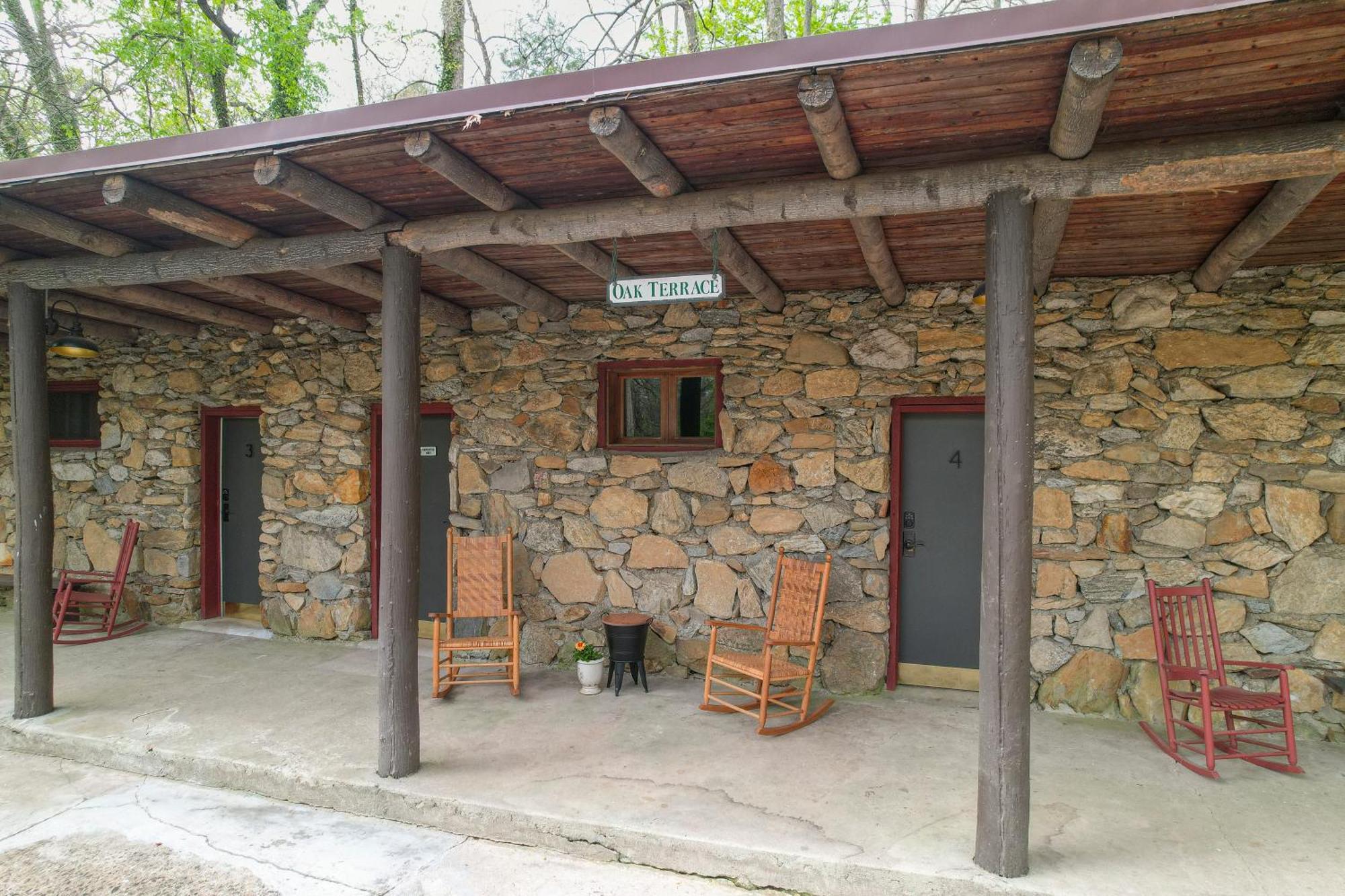 The Furry Lodge Double Ste 2&3 Уейнсвил Екстериор снимка