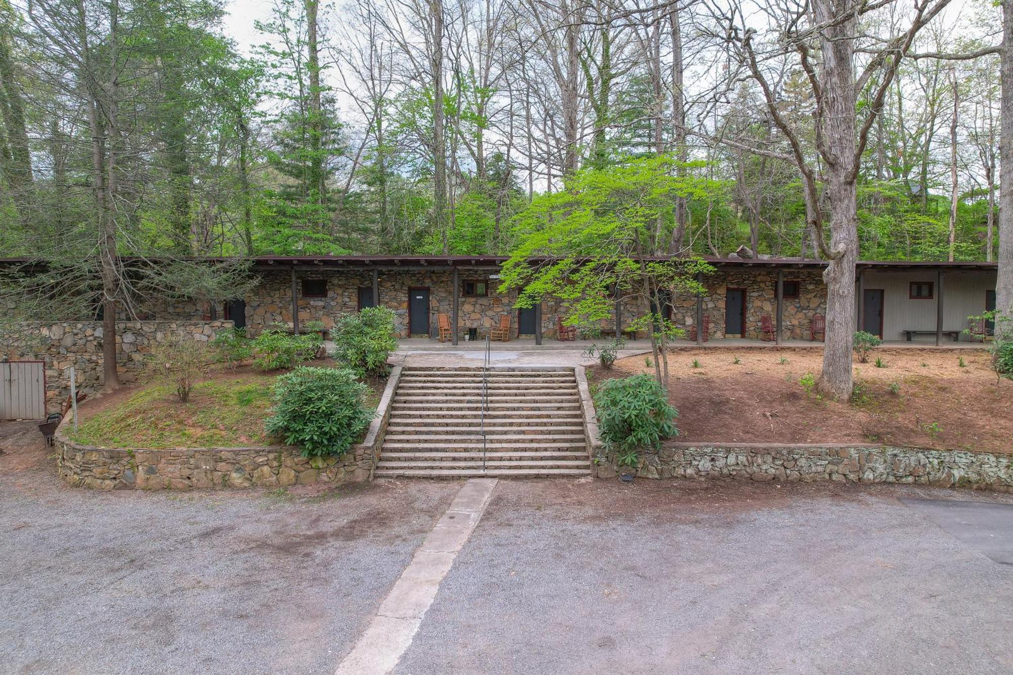 The Furry Lodge Double Ste 2&3 Уейнсвил Екстериор снимка